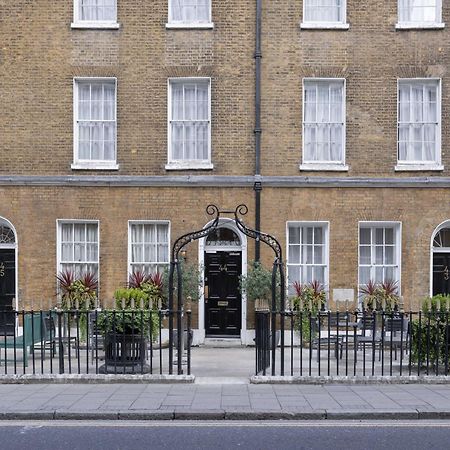 Montcalm Brewery Townhouse Ξενοδοχείο Λονδίνο Εξωτερικό φωτογραφία The photo shows a row of three-story brick buildings, featuring a classic design with large windows and decorative ironwork. The buildings are painted in a muted yellow-brown color, typical of older urban architecture. In front of the buildings, ther